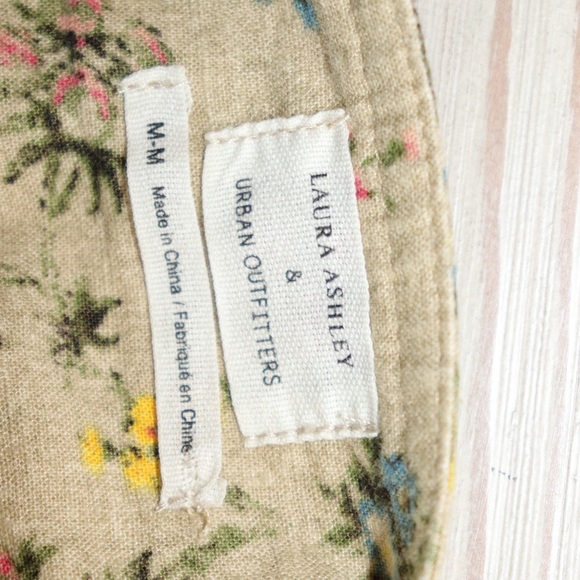 LAURA ASHLEY COLLAB WITH URBAN OUTFITTER FLORAL! - Picture 3 of 4